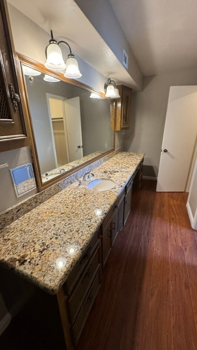 Building Photo - 2607 Bermuda Dunes Dr
