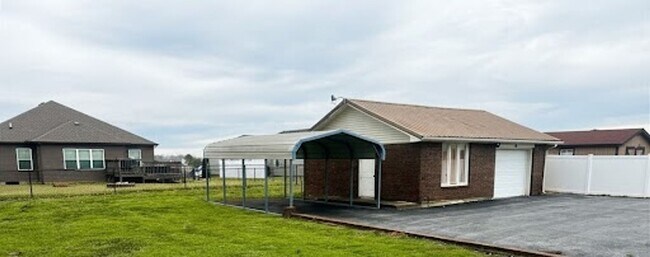 Building Photo - Spacious 3-Bedroom Ranch for Rent in Franklin, KY!