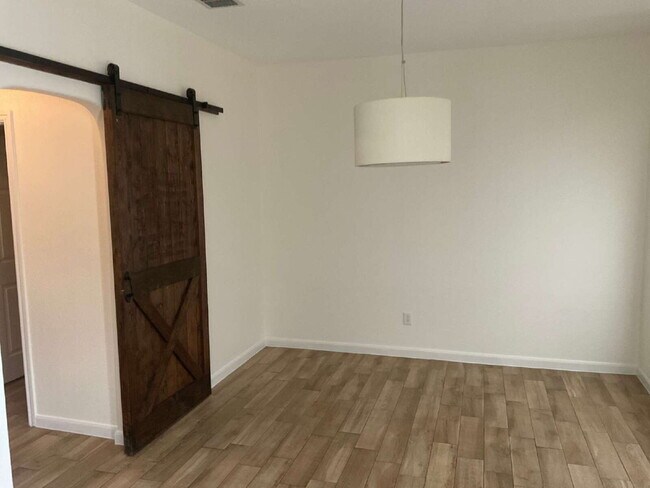 Building Photo - 403 Knights Cross Dr