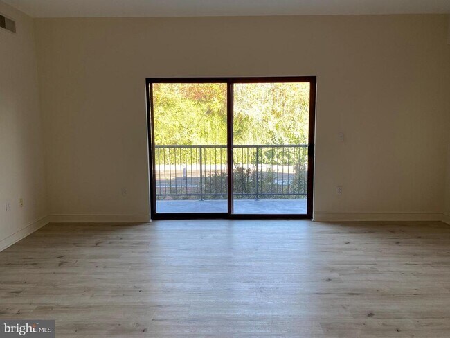 Building Photo - 3750 Main St