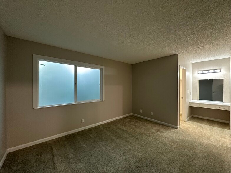 Building Photo - 3685 Cape Cod Ct