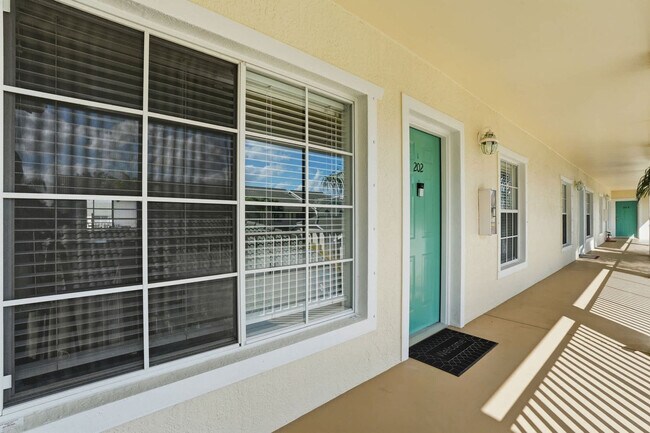 Building Photo - 4945 Cougar Ct S