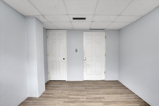 Building Photo - 6621 Samantha Ln