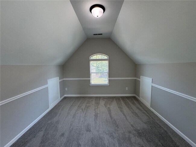 Building Photo - 6135 Stillwood Ln