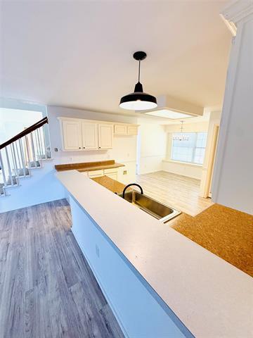 Building Photo - 830 San Jacinto Dr