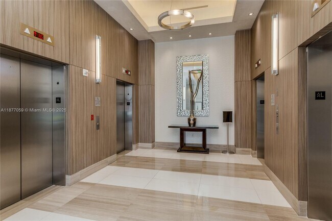 Building Photo - 999 SW 1st Ave