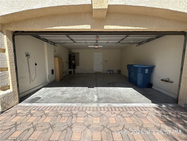 Building Photo - 10876 Fishers Island St
