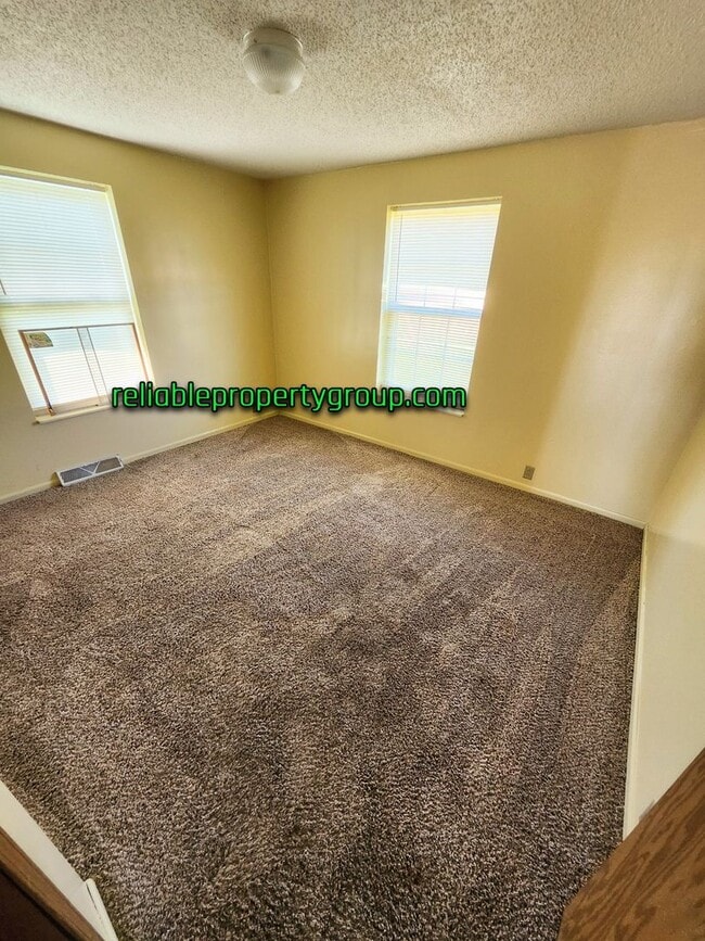 Building Photo - New Listing in Churubusco!!