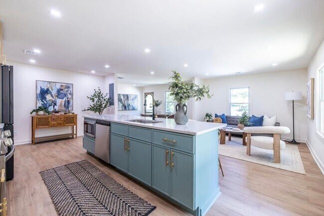 Building Photo - STUNNING RENOVATION! Modern 3BR/2BA Ranch in Sought-After Location!