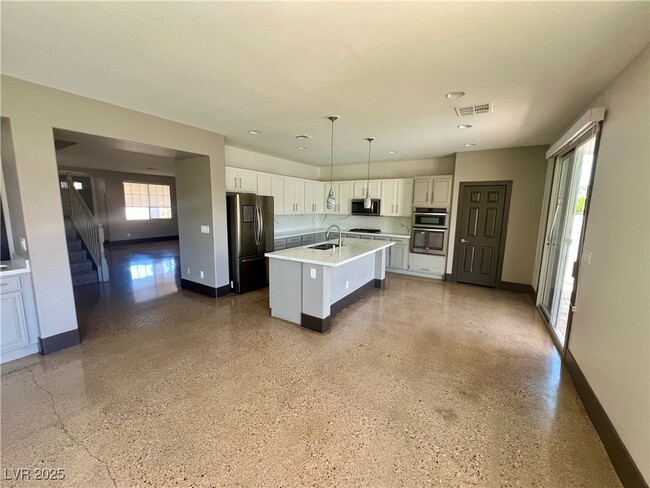 Building Photo - 604 Celso Ct