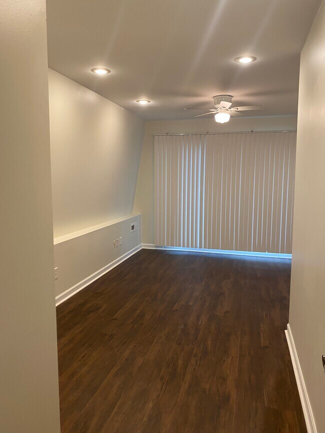 Building Photo - 3200 Rim Cove Dr