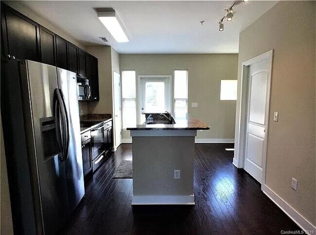 Building Photo - Room in 3 Bedroom Townhome at Seigle Point Dr