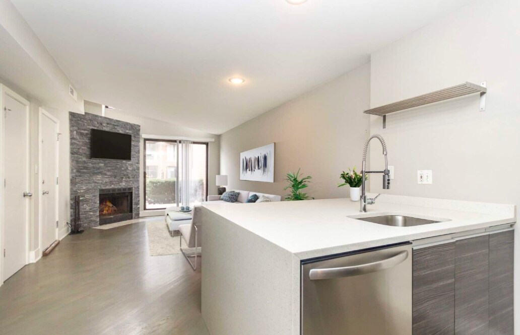 Building Photo - 941 W Grace St