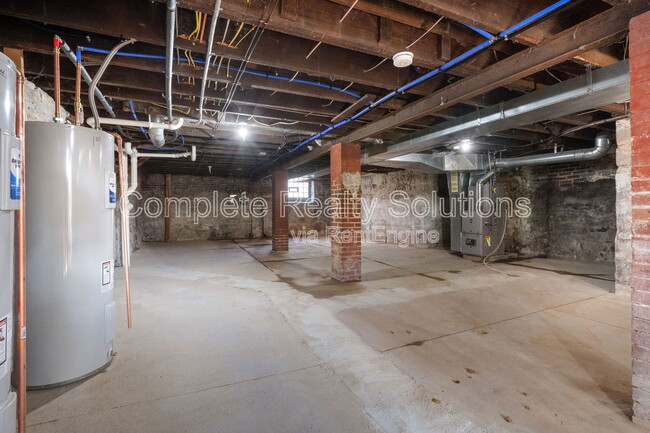 Building Photo - 3456 Chippewa St