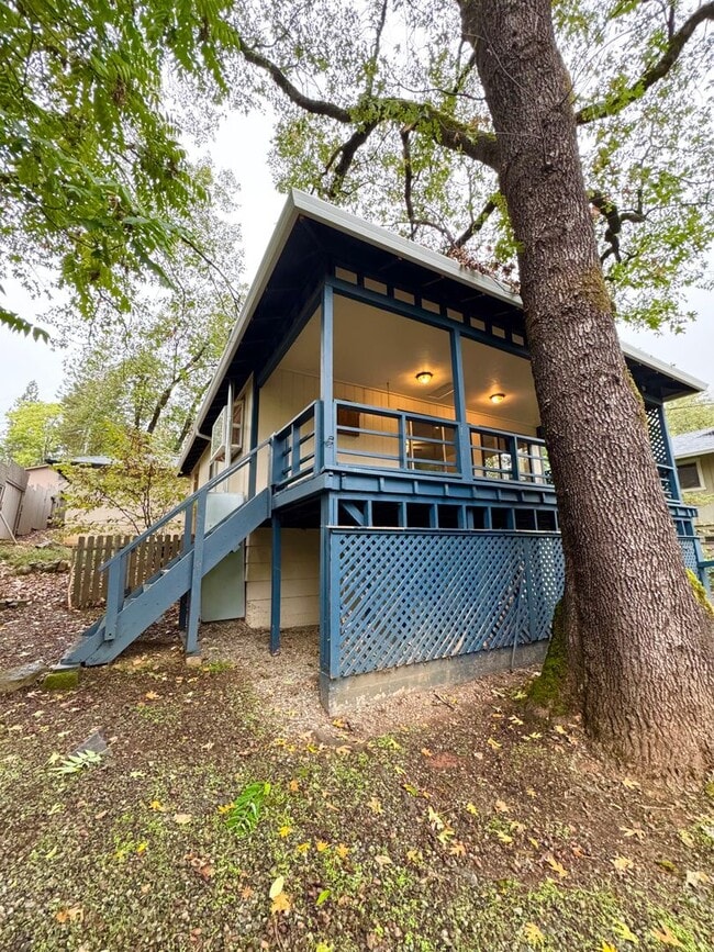 Building Photo - Cottage Style Home Nestled in the Trees!!!