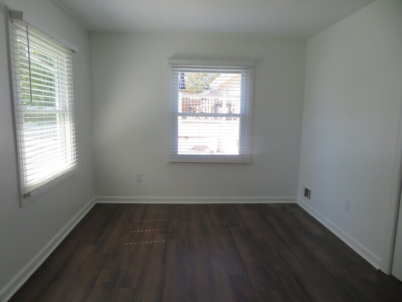 Building Photo - 7895 Pavilion Dr
