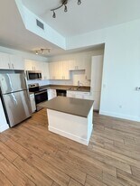 Building Photo - 2122 NE 170th St