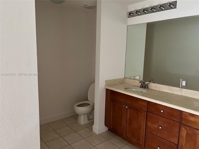 Building Photo - 107 Mendoza Ave