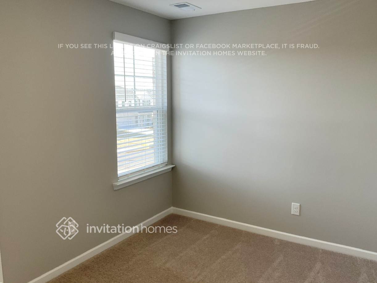 Building Photo - 528 Almere Dr