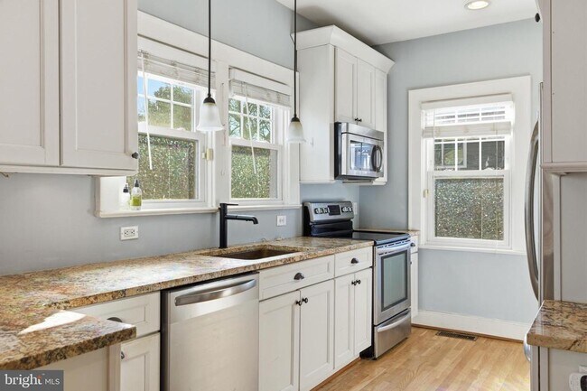 Building Photo - 5114 19th Rd N