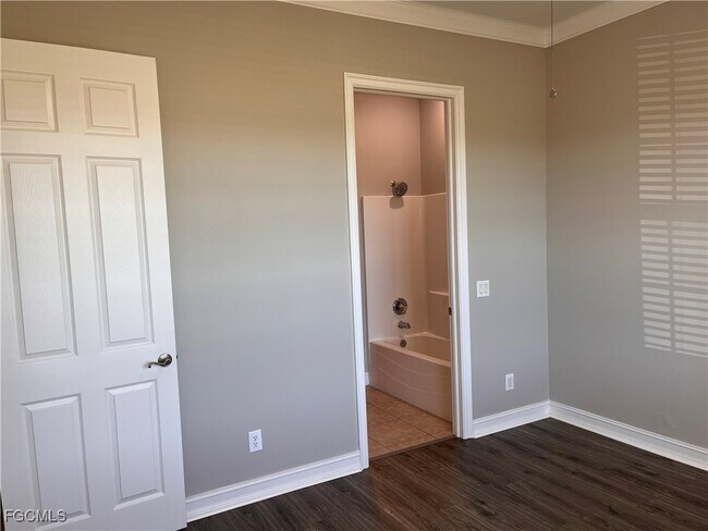 Building Photo - 1521 SW 22nd Pl