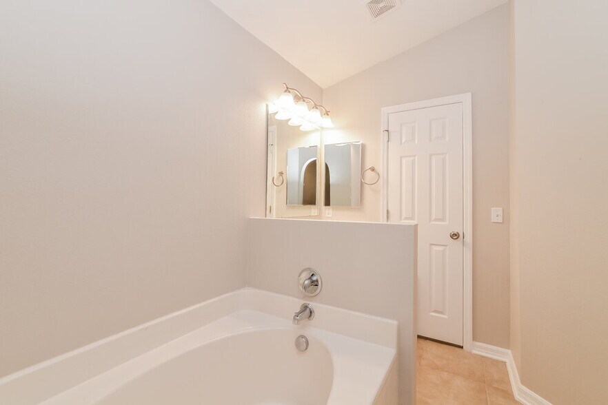 Building Photo - 2104 Aitkin Loop