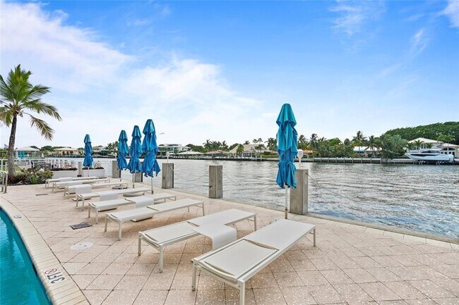 Building Photo - 715 Bayshore Dr