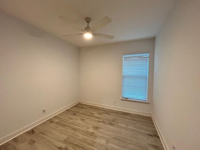 Building Photo - 3/2 Single Family Haven in Silver Leaf Vil...