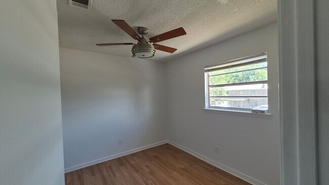 Building Photo - 852 Garnet St