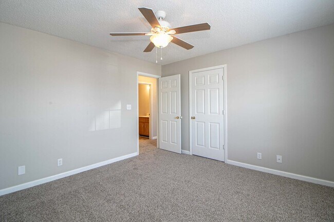 Building Photo - 233 Waterford Dr
