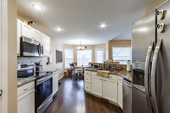 Building Photo - Modern and Updated 3bd/2b Home for Rent in...