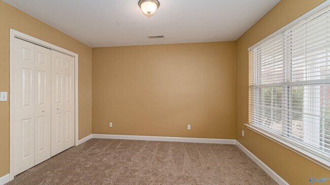 Building Photo - 5311 Frankford Dr SE