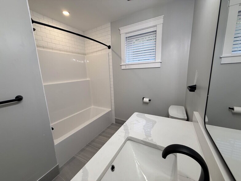 Building Photo - 93 Grant St