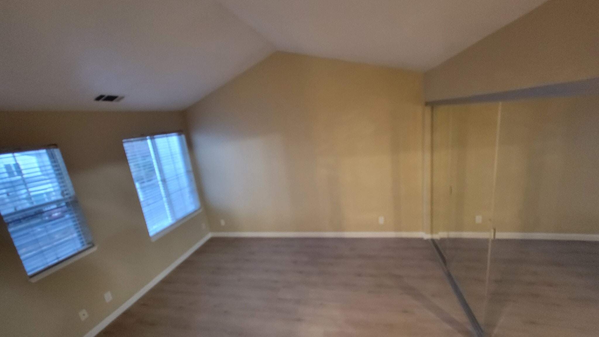 Building Photo - 119 Commodore Dr