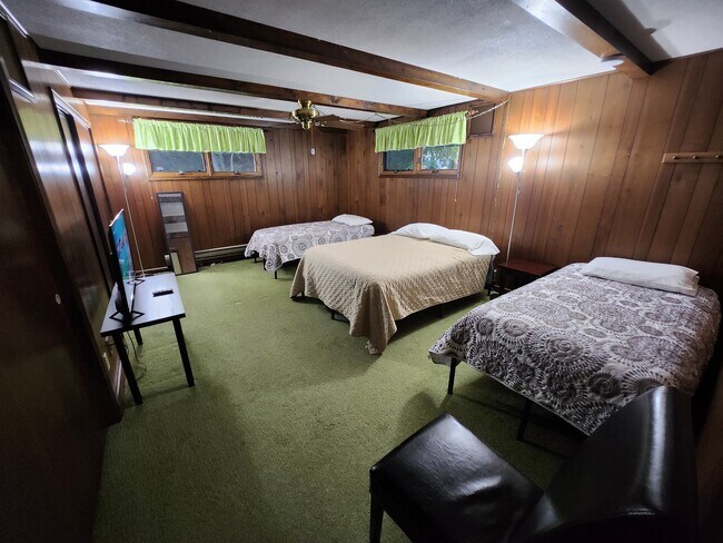 Building Photo - 7675 N Hix Rd