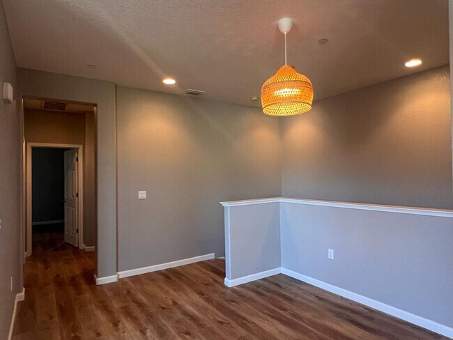 Building Photo - 427 Anchor Ln