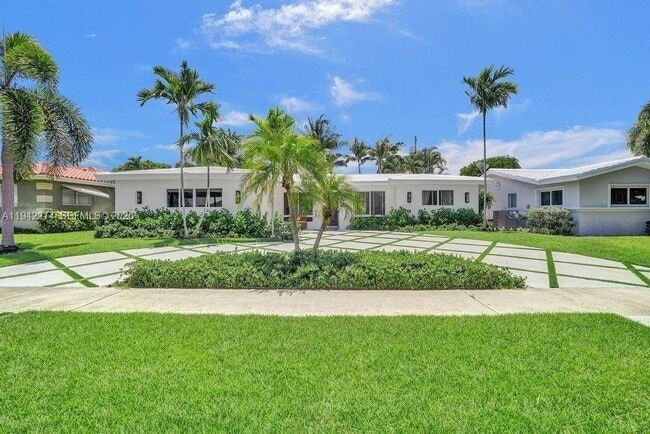 Building Photo - 2080 NE 65th St