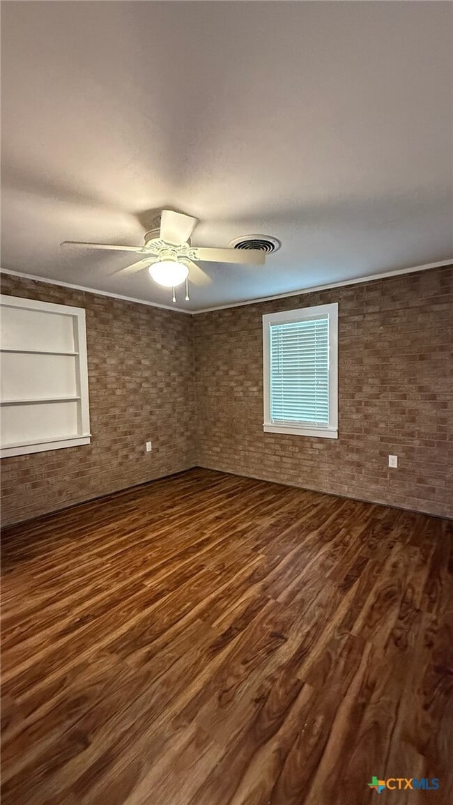 Building Photo - 301 Highland Dr