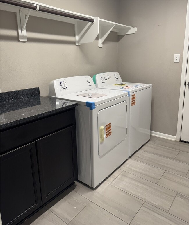 Building Photo - 163 Emery Oak Way