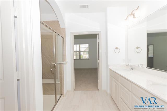 Building Photo - 2221 Jameson Ln