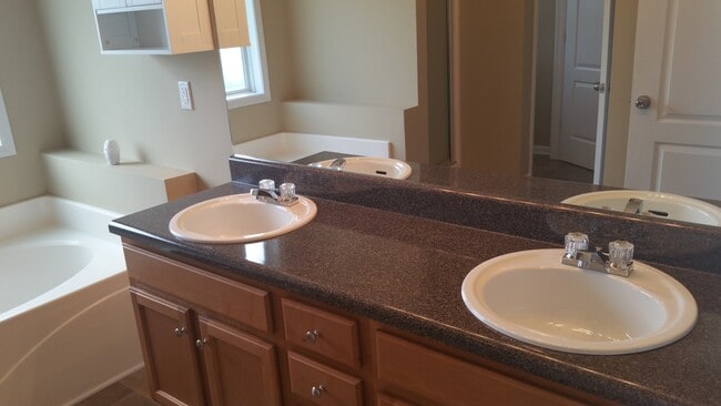 Building Photo - Coming Soon (2/24/26) Amazing 5 Bedroom Home for Lease