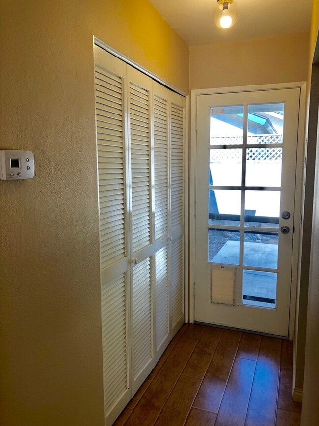 Building Photo - Nantucket Village Condo with Community Pool!