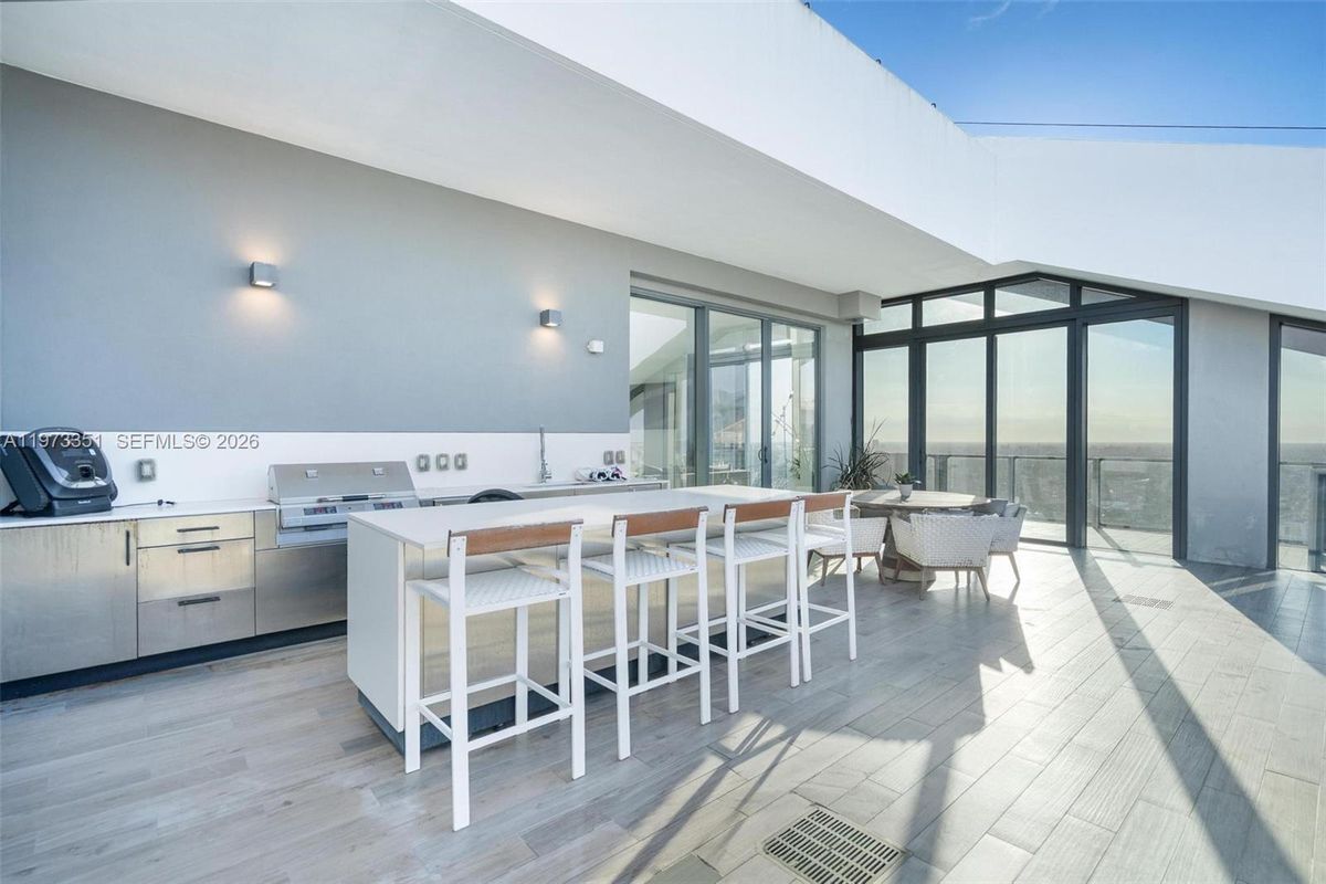 Building Photo - 88 SW 7th St