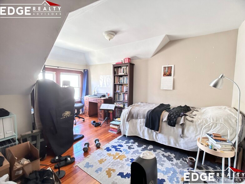 Building Photo - 46 Mapleton St