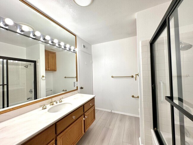 Building Photo - Serene Retreat in the Oaks North 55+ Community: Discover Your Dream Home!