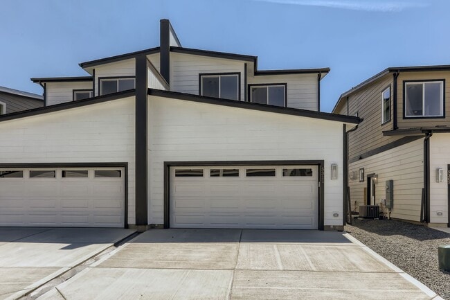 Building Photo - 5315 E 63rd Pl
