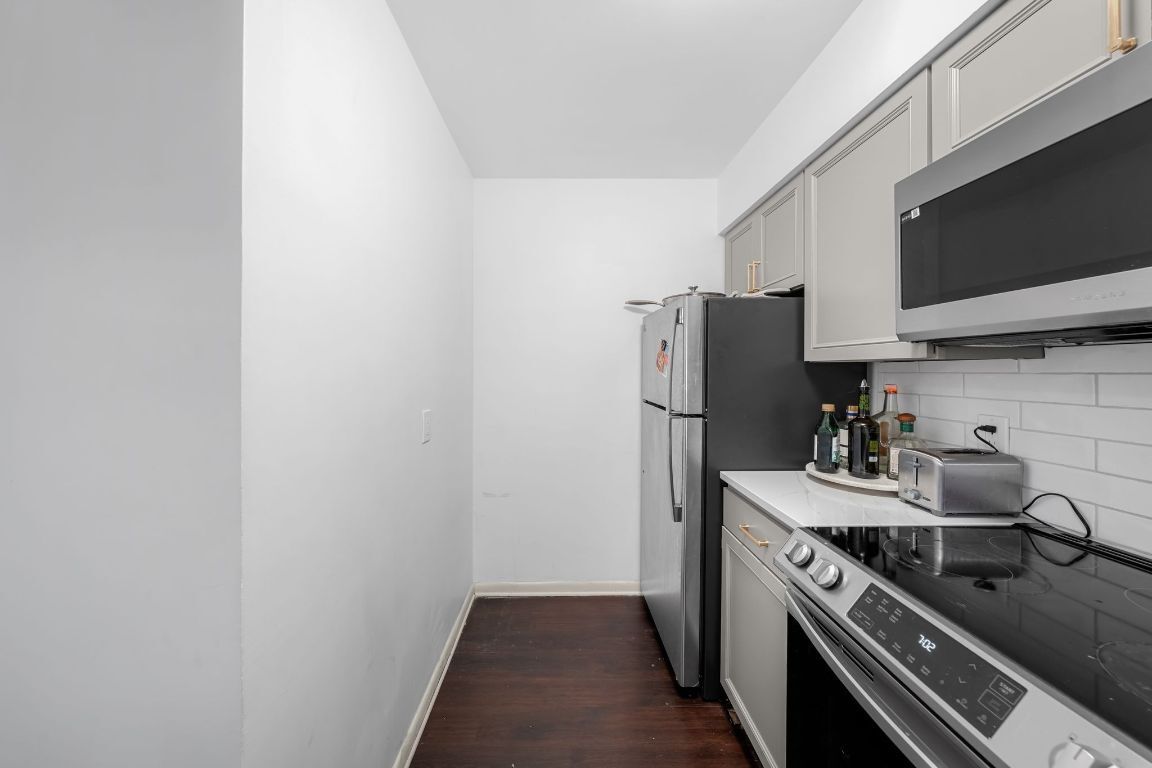 Building Photo - 2408 Longview St