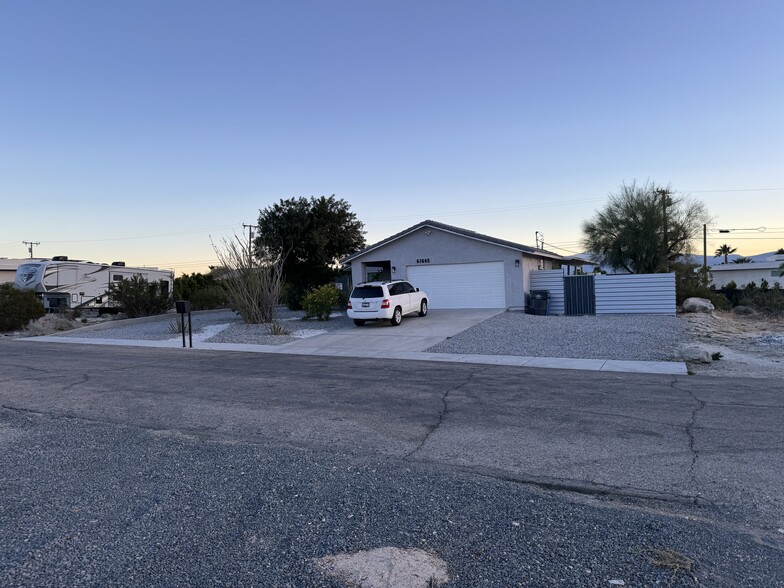 Primary Photo - 67645 Broken Arrow Ln