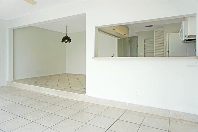 Building Photo - 215 Mango Dr