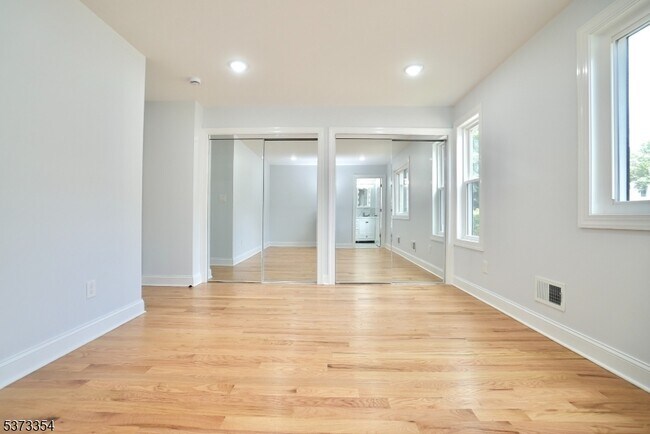 Building Photo - 226 Park Ave